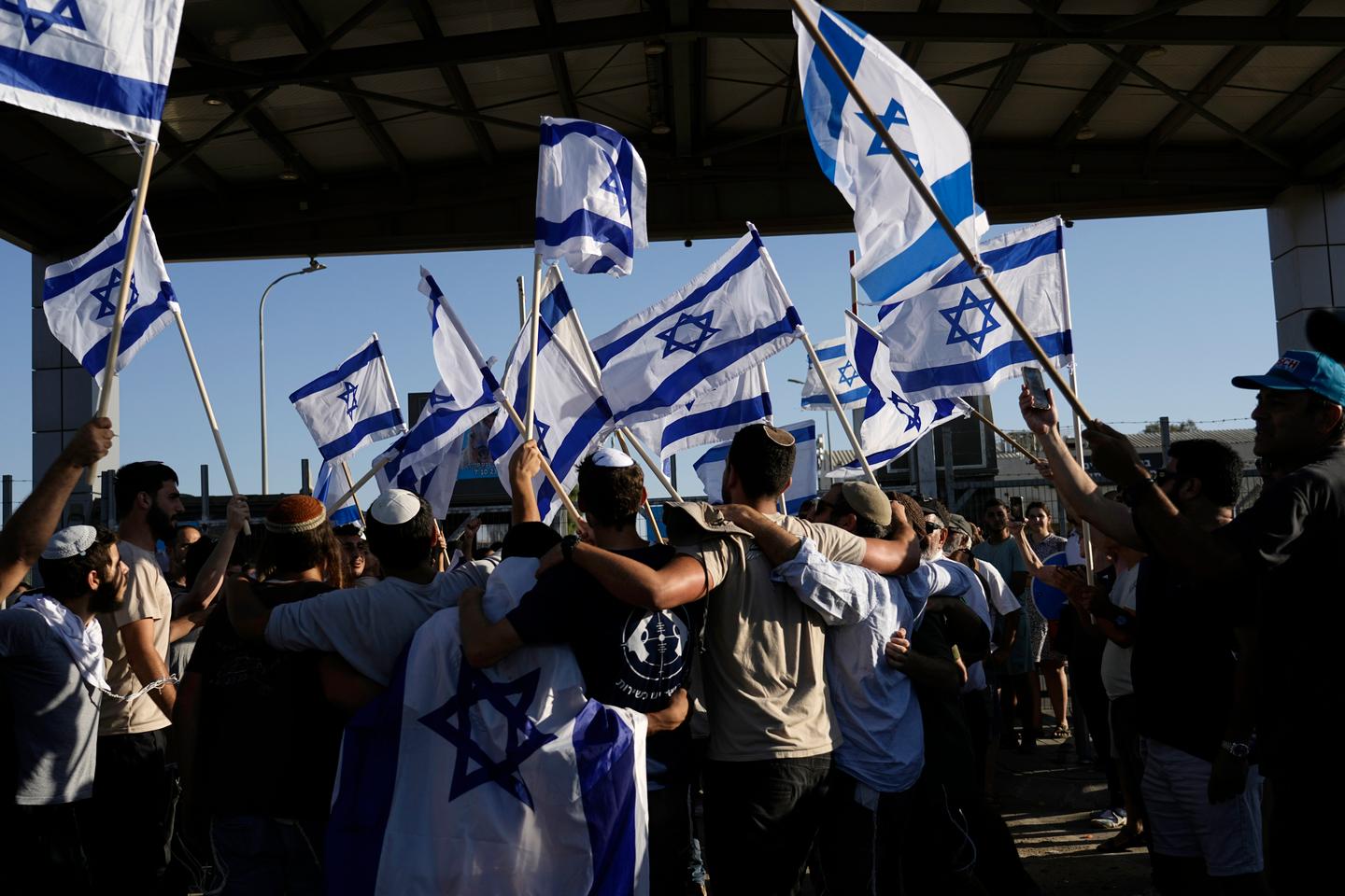 Netanyahu keeps low profile after far-right riots in Sde Teiman and Beit Lid