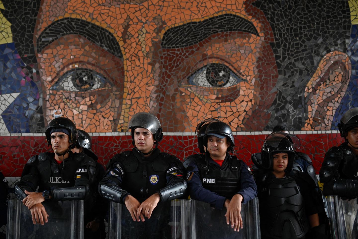 Venezuela authorities crack down after Maduro's disputed re-election