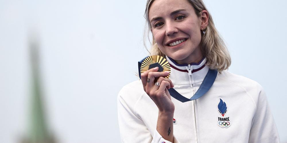 En direct, JO 2024 : Cassandre Beaugrand championne olympique de triathlon  ; Léo Bergère médaillé de bronze, chez les hommes