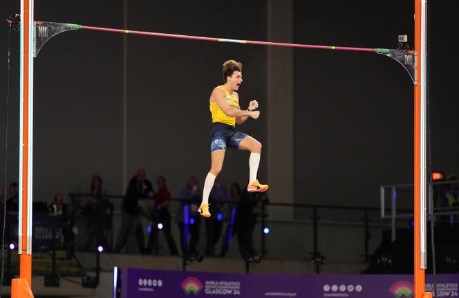 Le Suédois Armand Duplantis, aux championnats du monde d’athlétisme en salle, à l’Emirates Arena, à Glasgow (Ecosse), le 3 mars 2024.