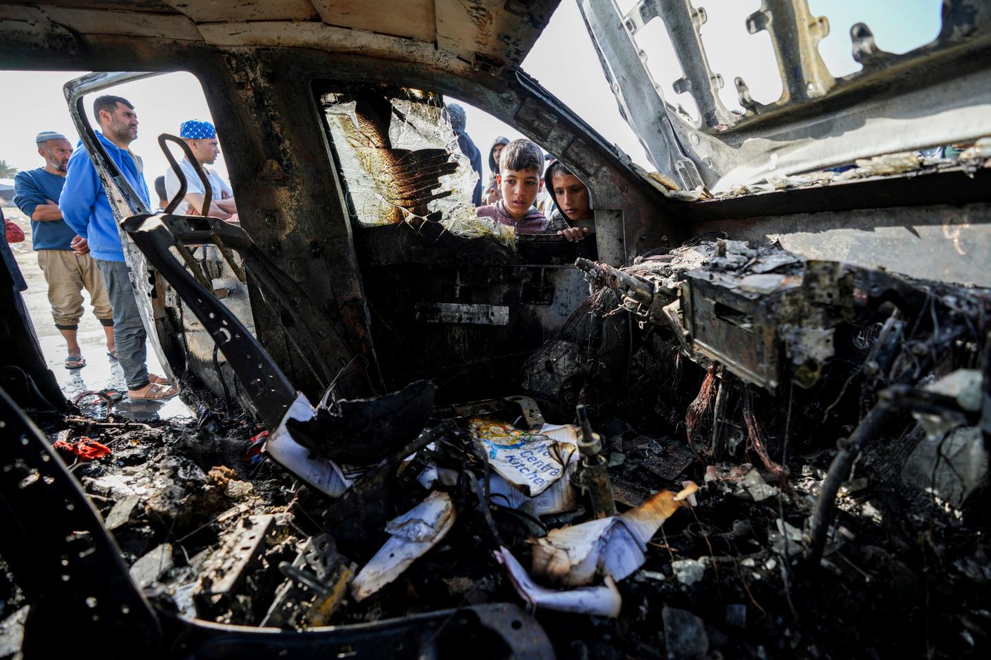 UN denounces 'unacceptable' violence against aid workers, record number killed in 2023