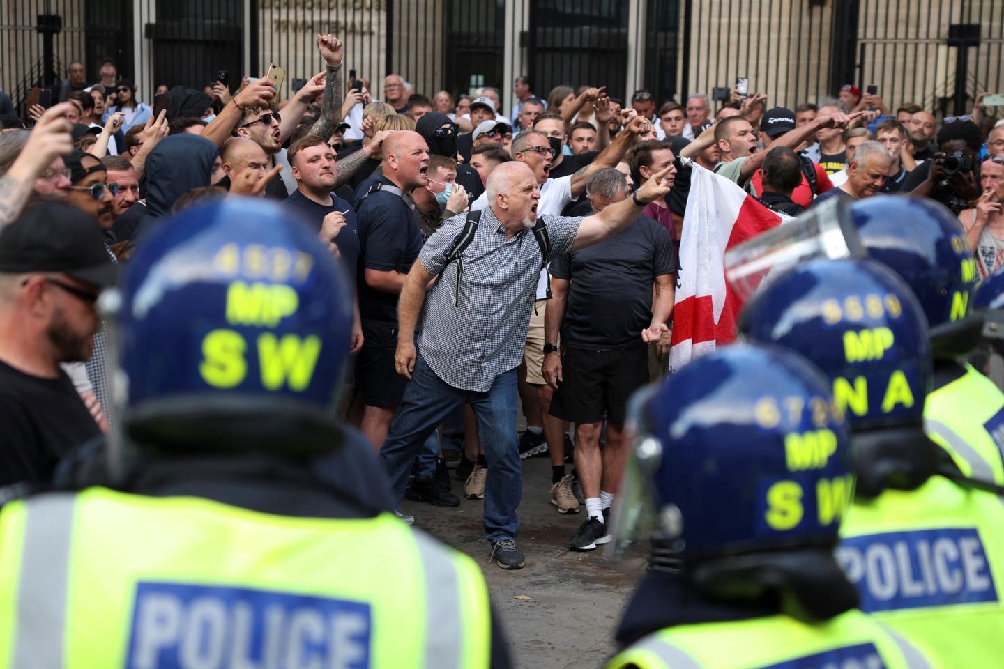 British far-right groups fuel violence at riots