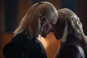  Daemon Targaryen (Matt Smith) et Rhaenyra Targaryen (Emma D’Arcy), dans « House of the Dragon » (saison 2).
