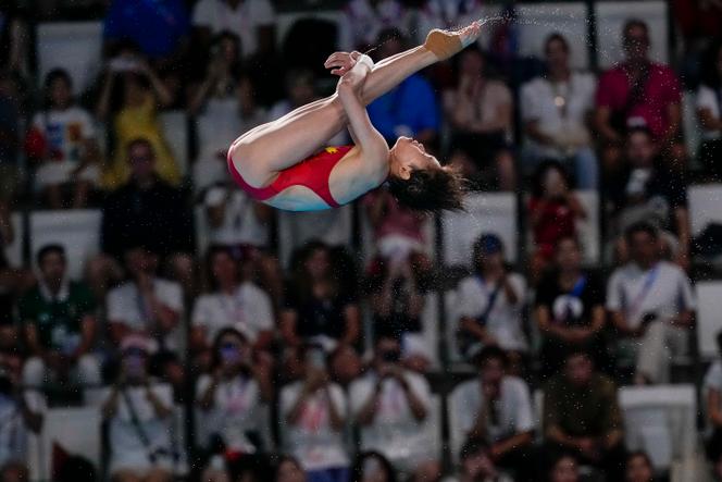 Chinese diving prodigy wins third Olympic gold at age 17