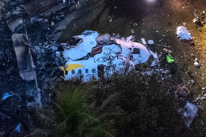 L’épave de l’avion qui s’est écrasé avec 61 personnes à bord à Vinhedo, dans l’Etat de Sao Paulo, au Brésil, le 9 août 2024.