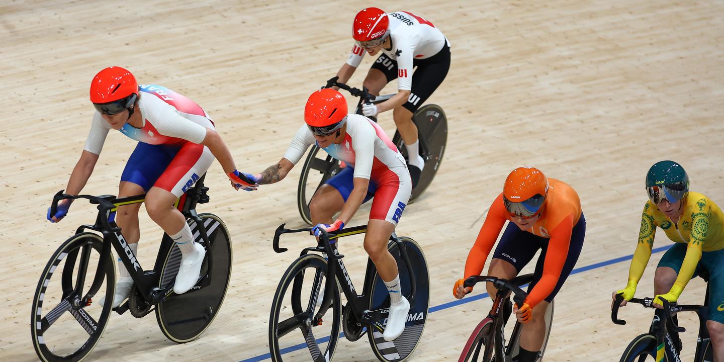 Se les escapa una medalla a los ciclistas franceses en Madison; La B-girl francesa Sissy se clasificó para los cuartos de final del parón