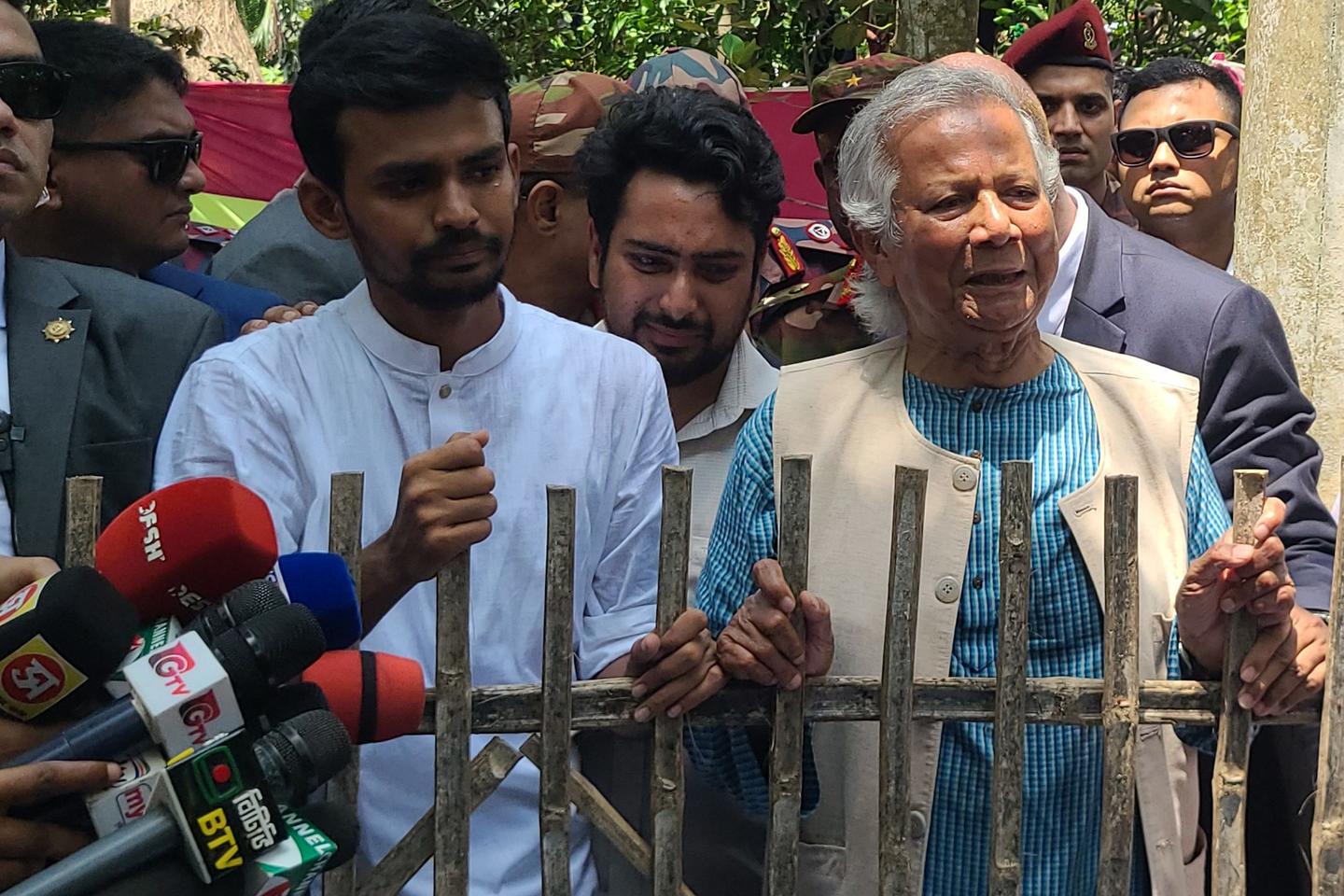 In Bangladesh uitte de interim-regering van Muhammad Yunus zijn bezorgdheid over de aanvallen op religieuze minderheden