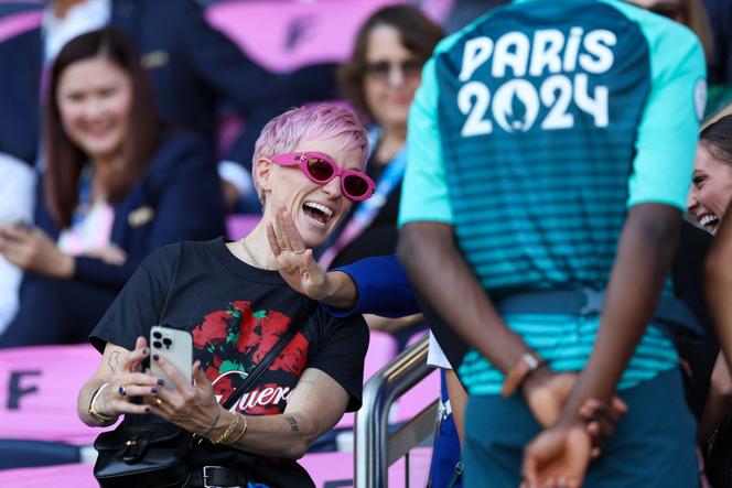 La exfutbolista estadounidense Megan Rapinoe durante los Juegos Olímpicos de 2024 en París en el Parc des Princes de París el 10 de agosto de 2024.