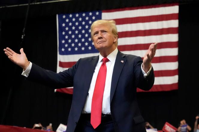 Donald Trump podczas wiecu wyborczego w Bozeman w stanie Montana, 9 sierpnia 2024 r.