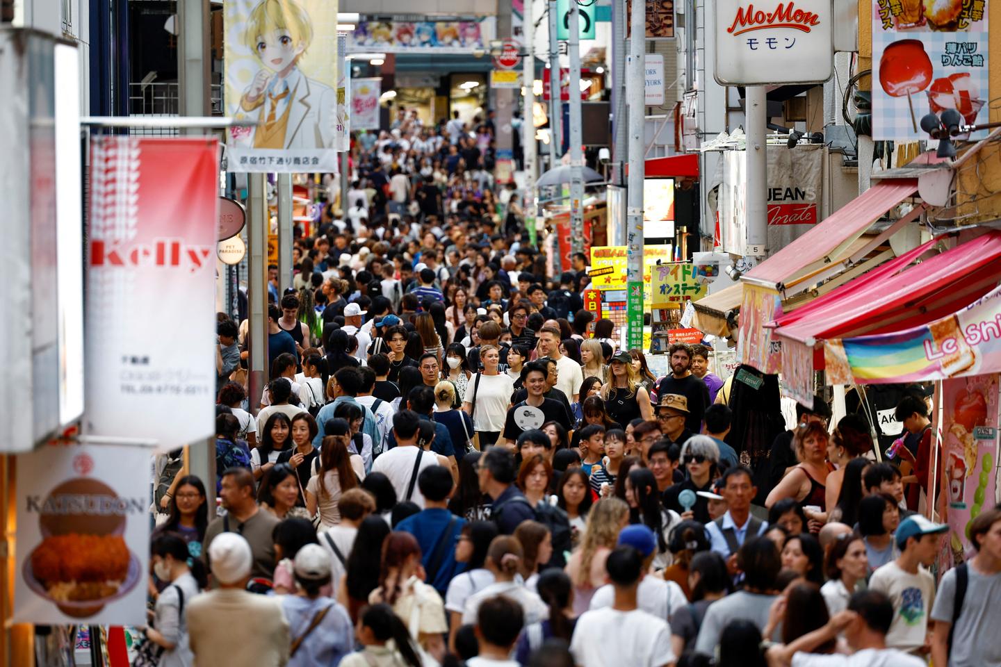 Overtourism: Japan tries to adapt but suffers from service worker shortage