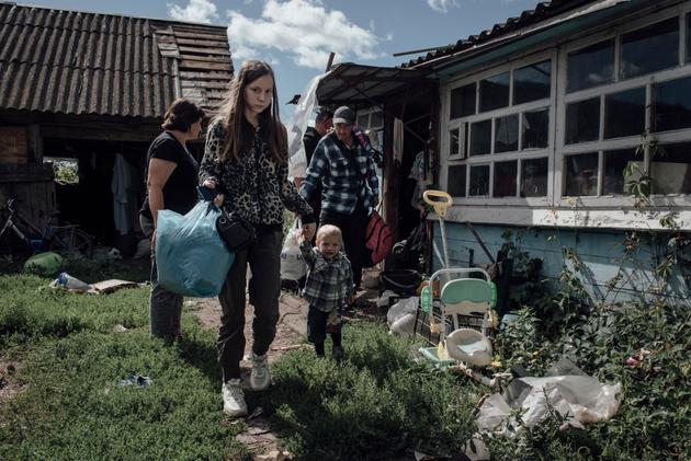 A Ukrainian family, whose home is just a few kilometers from Russia, is evacuated by the Vostok-SOS association. Yunakivka, Sumy oblast (Ukraine), Monday August 12, 2024.