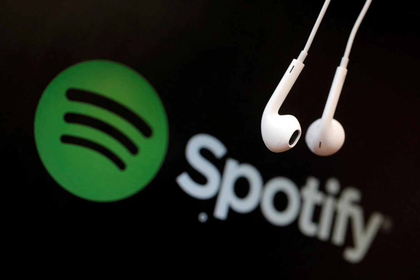 米国の男、ストリーミングプラットフォームで偽の楽曲を流用して1000万ドルの著作権料を横領した疑い