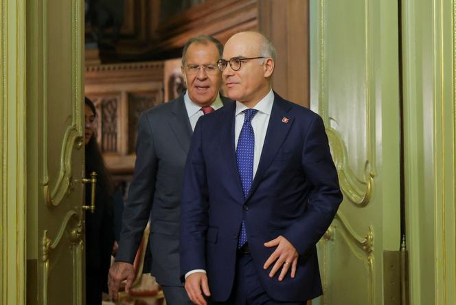 Le ministre russe des affaires étrangères, Sergueï Lavrov, et le ministre tunisien des affaires étrangères, Nabil Ammar, s’apprêtent à donner une conférence de presse conjointe à Moscou, le 26 septembre 2023.