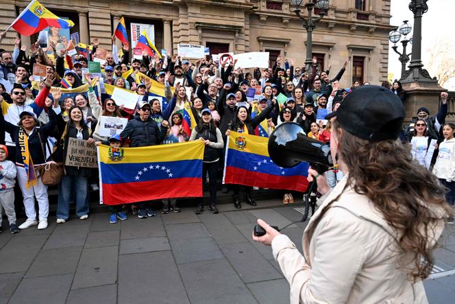 Manifestation d’expatriés contestant les résultats de l’élection présidentielle au Venezuela, à Melbourne (Australie), le 17 août 2024.