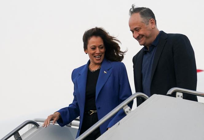 Kamala Harris et son mari, Doug Emhoff, arrivent à Chicago (Illinois) pour la convention démocrate, le 18 août 2024.