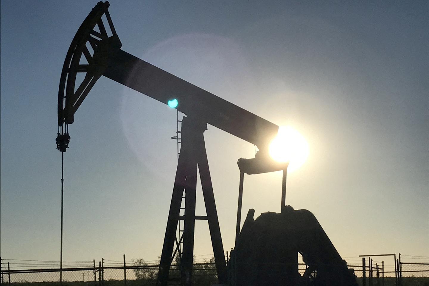 「一般大衆にとって、ガソリン価格はインフレの水準を示す最も確実な指標の一つである。」
