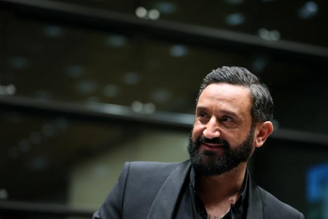 L’animateur Cyril Hanouna assiste à une séance devant la commission d’enquête parlementaire sur l’attribution des fréquences TV, à l’Assemblée nationale à Paris, le 14 mars 2024.