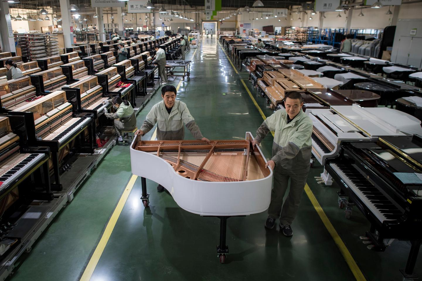 China's piano market is collapsing, reflecting the concerns of the middle class