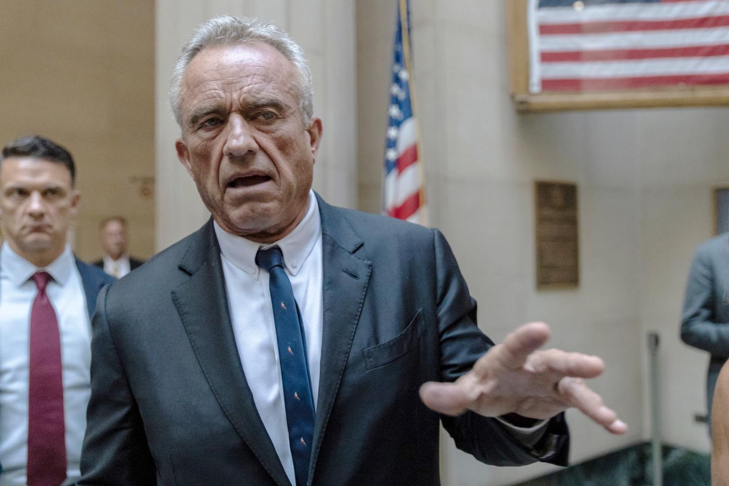 Onafhankelijke kandidaat Robert F. Kennedy Jr. schort zijn campagne op en steunt Donald Trump