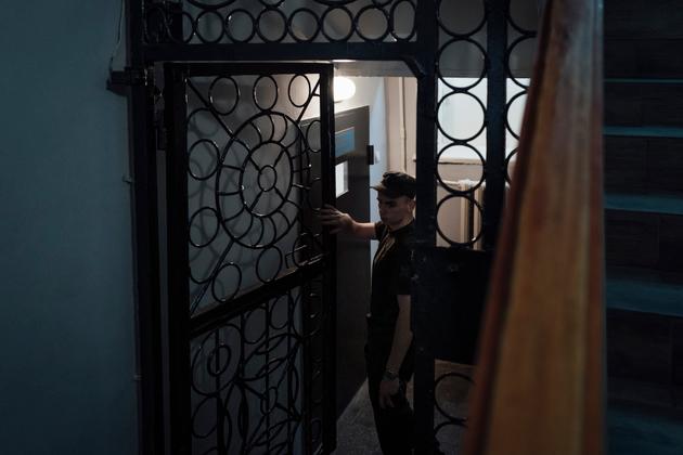 A guard at a detention center for Russian POWs in the Sumy region, August 22, 2024.