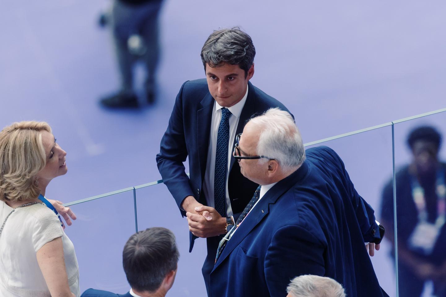 French caretaker government reaches limits of handling 'day-to-day affairs'