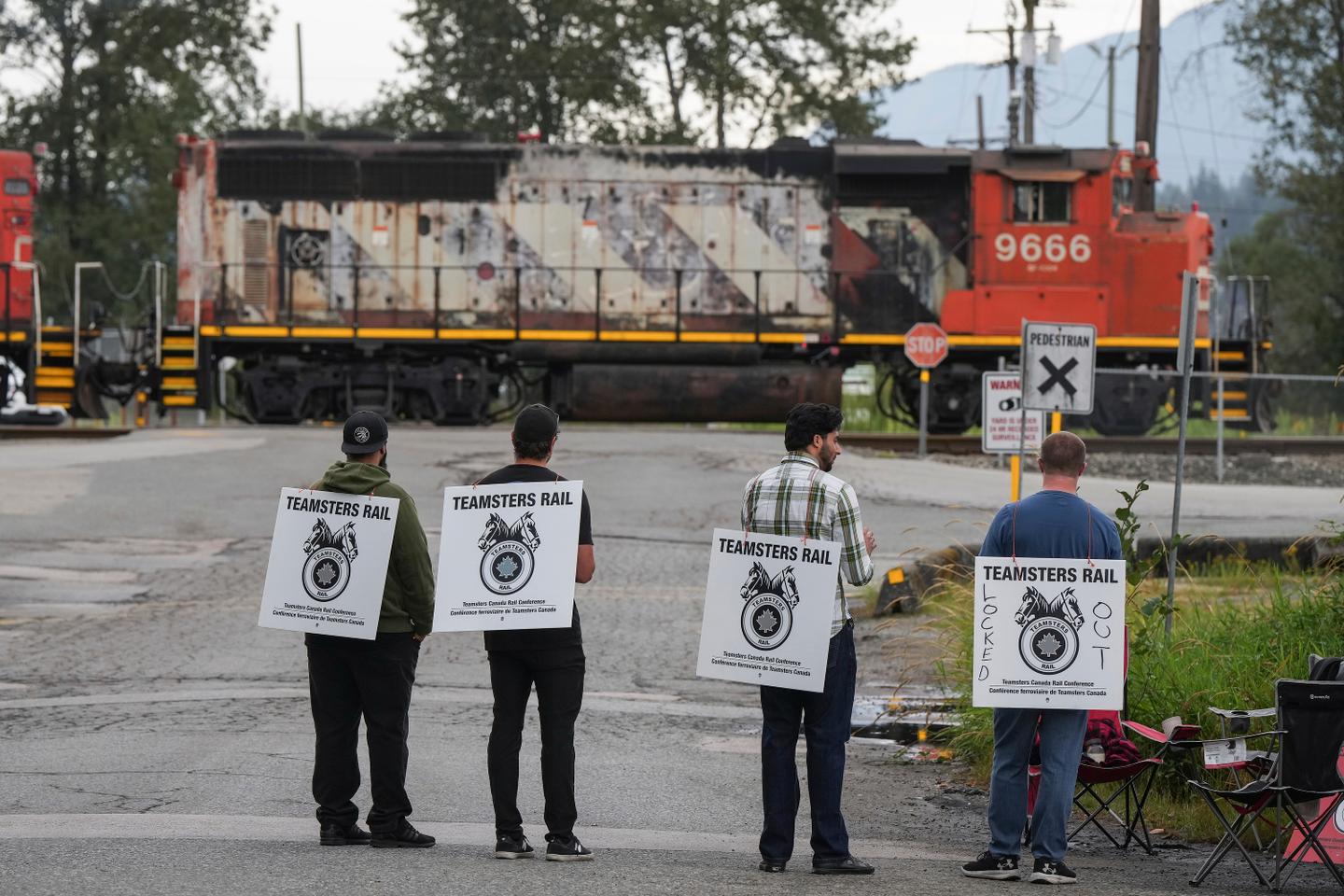 Canada rail freight shutdown threatens to disrupt economy