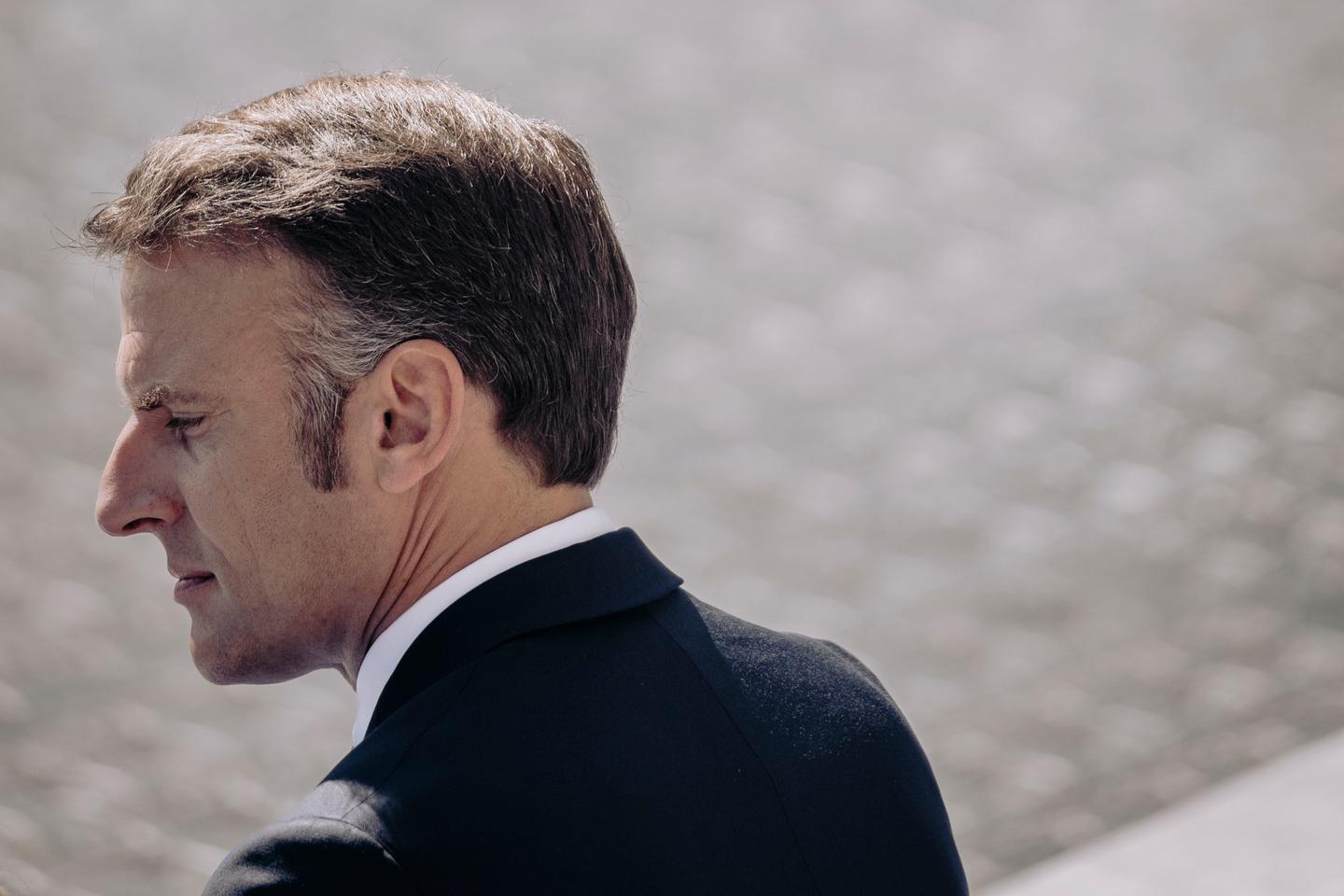 Macron consults with party leaders on choice of prime minister