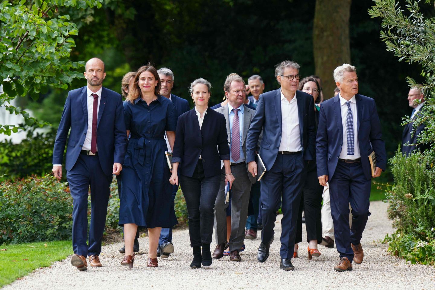 En images : Emmanuel Macron a reçu à l’Elysée les chefs de partis en vue d’un nouveau gouvernement