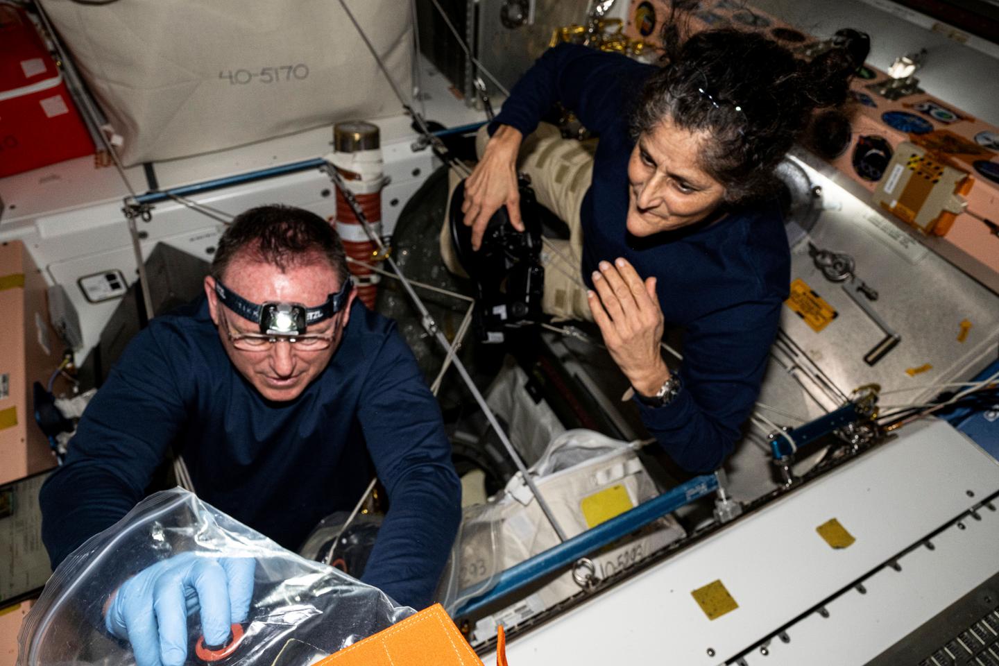 De twee astronauten van de gebrekkige missie van Boeing zullen pas in februari 2025 met SpaceX naar de aarde terugkeren