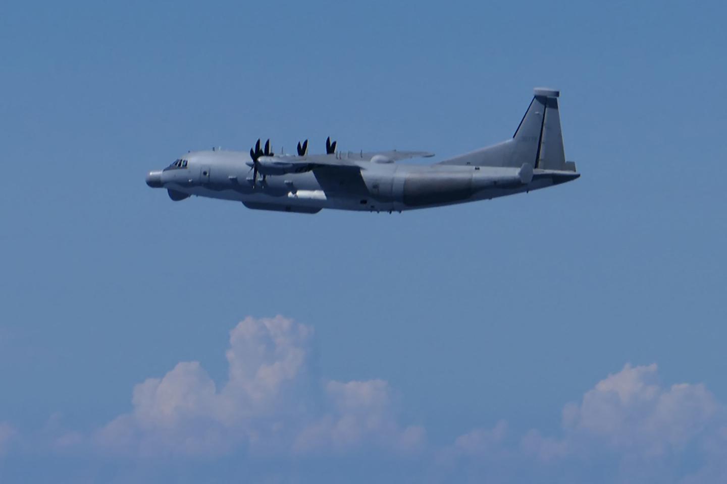 Japan scrambles jets after Chinese aircraft 'violates' airspace