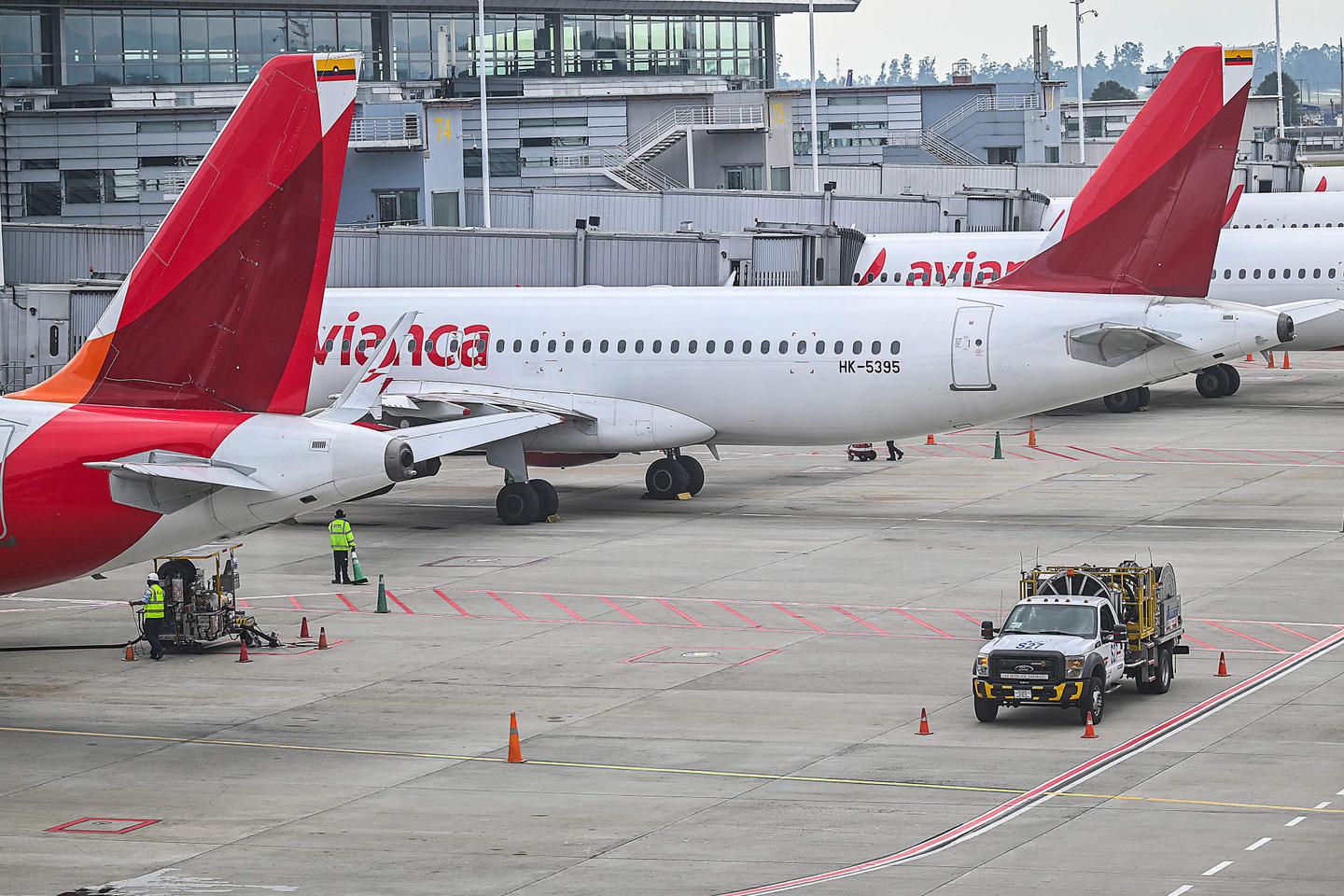 Colombia announces emergency imports of jet fuel while the government insists there are no shortages
