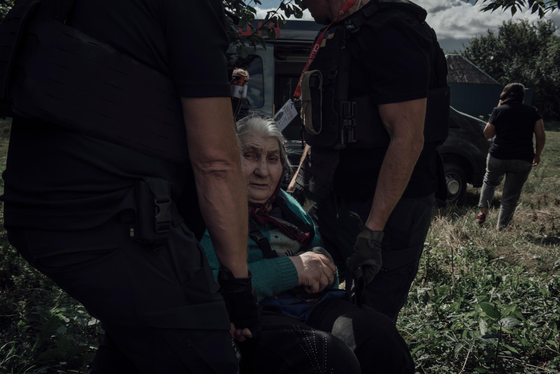 The Vostok-SOS association evacuates 77-year-old Raisa Usenko, who is unable to walk, to Yunakivka, Sumy oblast, on August 12, 2024.