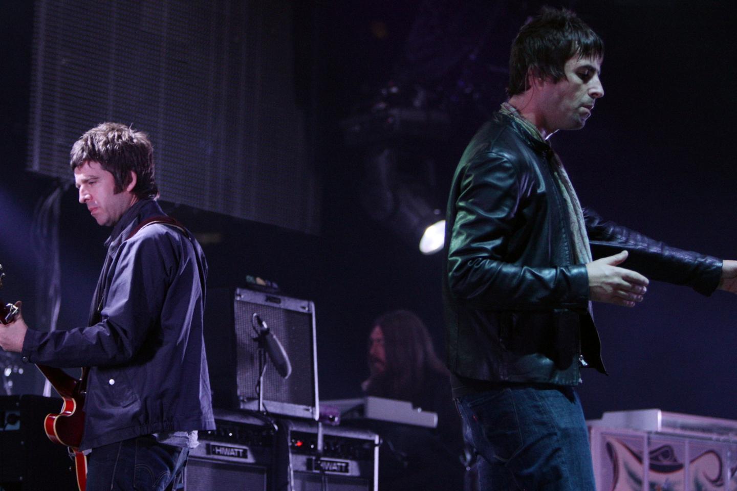 Oasis announces reunion for tour, ending 15-year hiatus during Gallagher brothers' feud