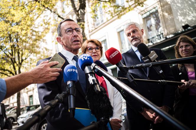 The president of the Les Républicains group in the Senate, Bruno Retailleau, the secretary general of the movement, Annie Genevard, and the president of the group in the National Assembly, Laurent Wauquiez, in front of the Elysée, August 28, 2024.