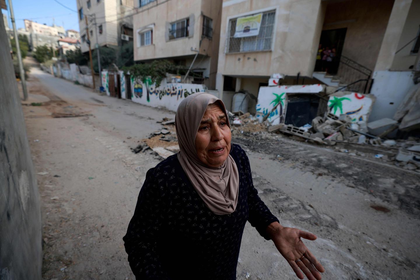 In Cisgiordania l’esercito israeliano annuncia l’uccisione di “cinque terroristi che si erano rintanati in una moschea”.