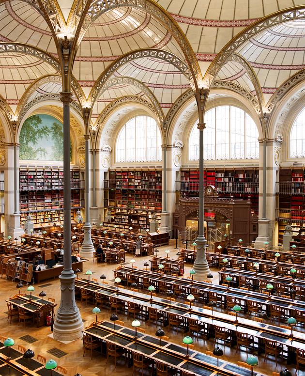 La sala de lectura de la biblioteca del INHA, rue Vivienne, en París, en julio.
