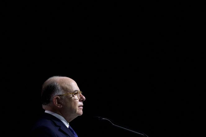 L’ancien premier ministre Bernard Cazeneuve, lors de la première réunion publique de son mouvement, La Convention, à Créteil, le 10 juin 2023.