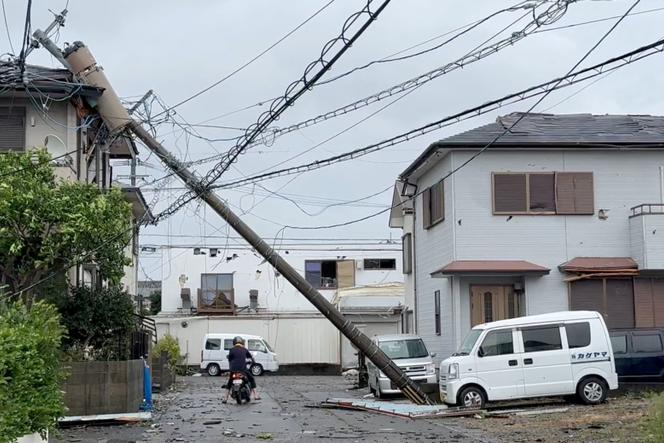 Une capture d’écran tirée d’une vidéo diffusée sur les réseaux sociaux montre les dégâts causés par le typhon Shanshan à Miyazaki, au Japon, le 29 août 2024.