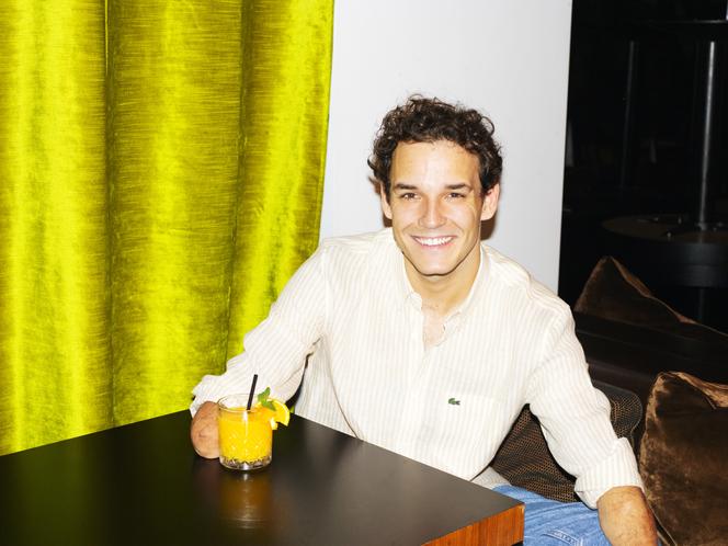 Théo Curin, à la brasserie des Princes, à Paris, le 9 août 2024.