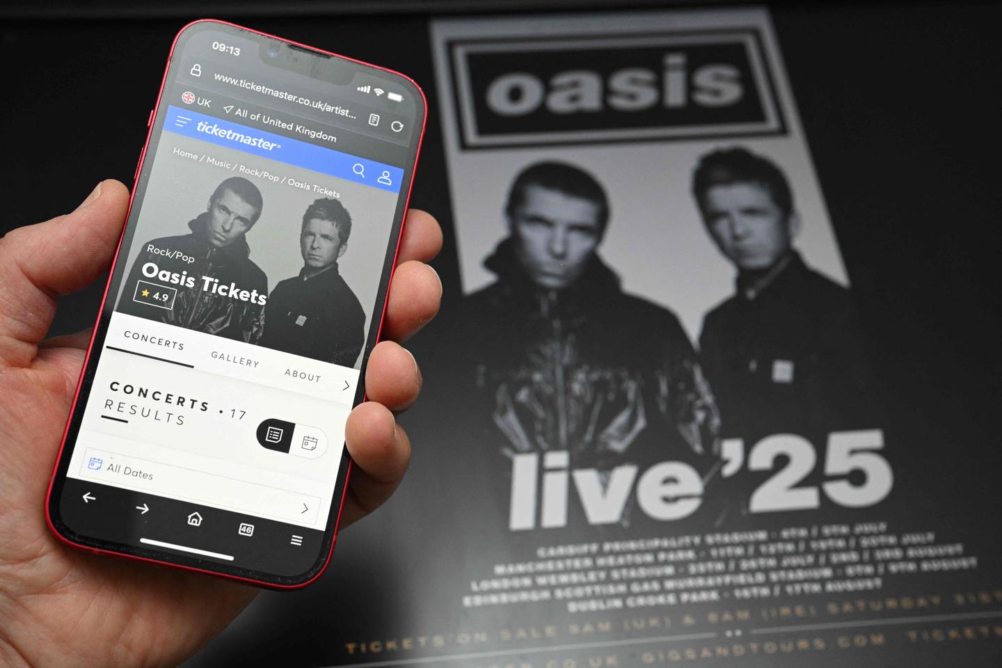Oasis fans struggle to get tickets for 2025 reunion tour