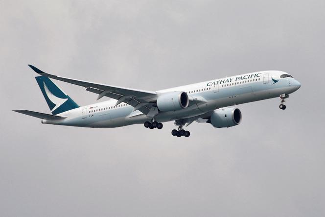 Un Airbus A350-900 de Cathay Pacific en approche à l’aéroport international de Changi, à Singapour, le 10 juin 2018.