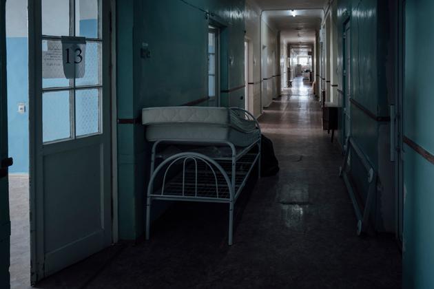 In a corridor of Pokrovsk's central hospital. The medical institution closed its doors at the end of the day. Pokorvsk, September 1, 2024.