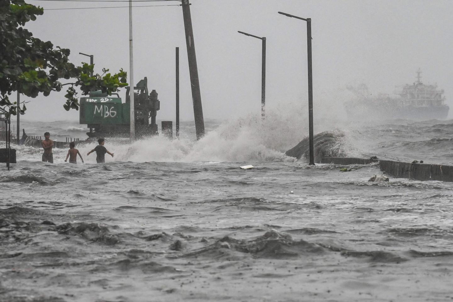 熱帯暴風雨ヤギ、フィリピンで数人死亡