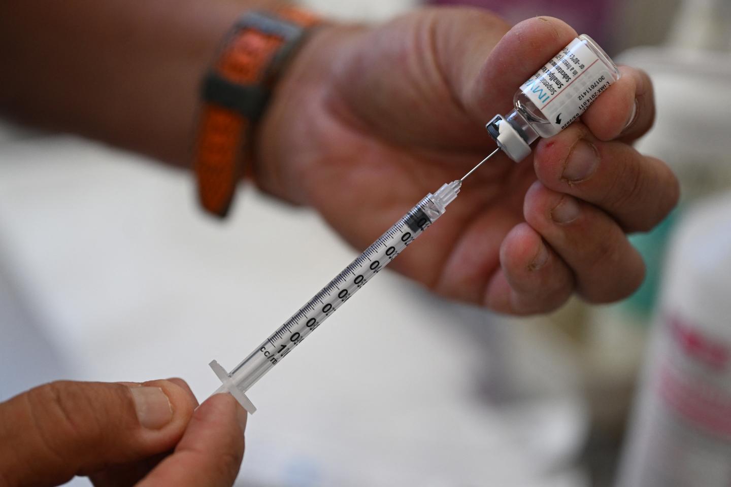 Mpox: French health authorities recommend booster shot to combat risk of new outbreak