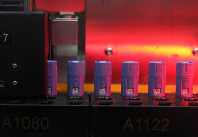 Sur la chaine d’assemblage de l’Ozempic, dans l’usine Novo Nordisk de Bagsvaerd, au Danemark, le 8 mars 2024.