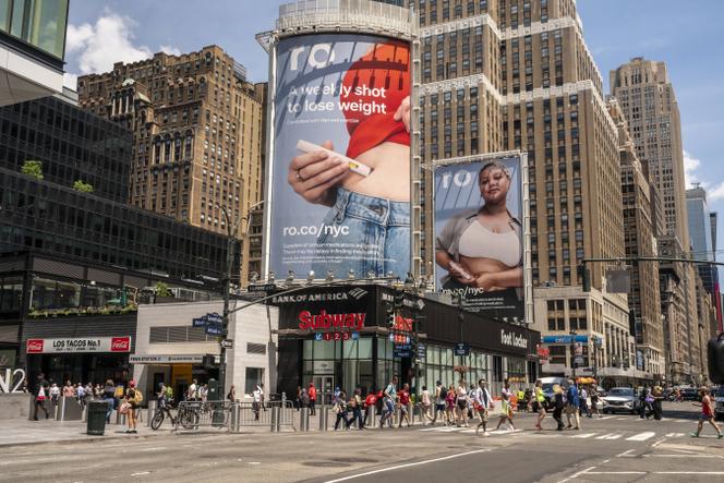 Une affiche publicitaire vantant les injections de sémaglutide, à New York (Etats-Unis), le 25 juin 2024.