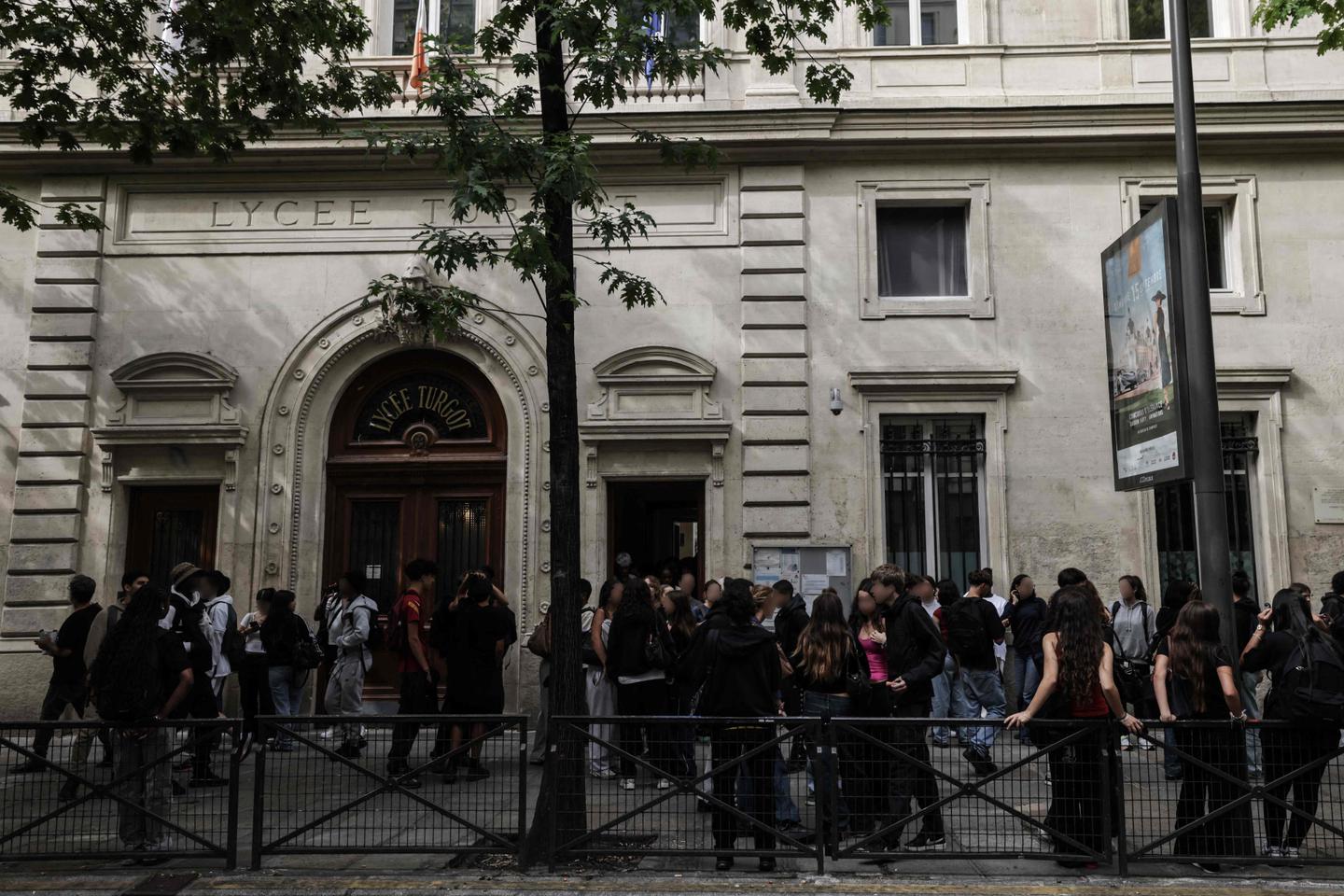 Rythmes scolaires : Emmanuel Macron prône des journées et vacances plus courtes au collège et au lycée