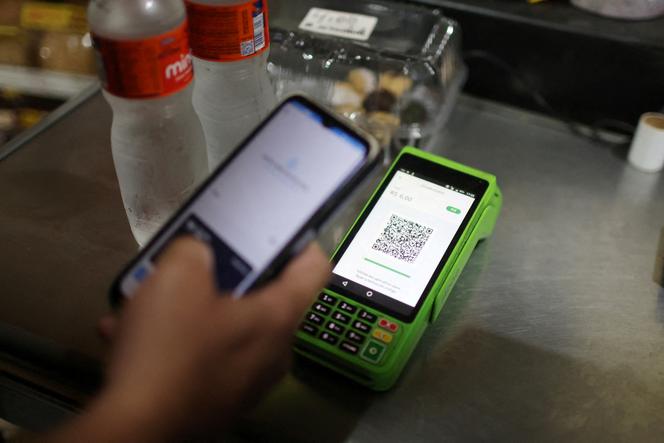 Un règlement grâce au mode de paiement électronique instantané Pix, dans un magasin de Rio de Janeiro, au Brésil, le 1ᵉʳ avril 2024.