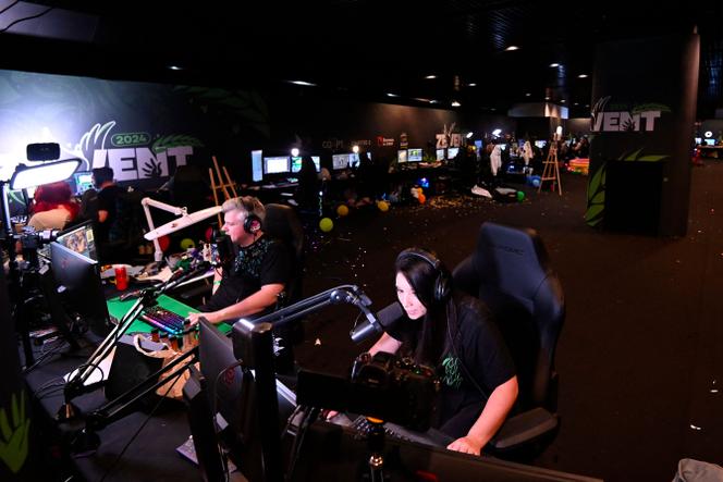Des joueurs participent au Z Event, un marathon caritatif de cinquante heures de jeux vidéo en direct, avec 136 streameurs, à Montpellier, le 8 septembre 2024. 