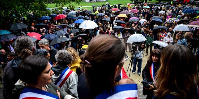 A Grenoble, une marche blanche en hommage à Lilian Dejean, employé municipal tué par balle thumbnail